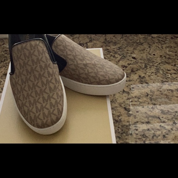 NWT Michael Kors slip ons 7 M Keaton slip on brown & Black - Picture 2 of 8